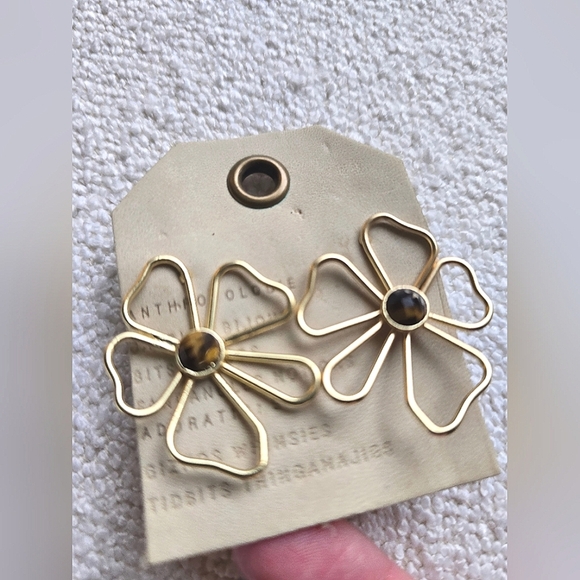 Anthropologie,  Abstract Floral Earrings, Gold Tone/Brown, NEW! - Picture 3 of 4